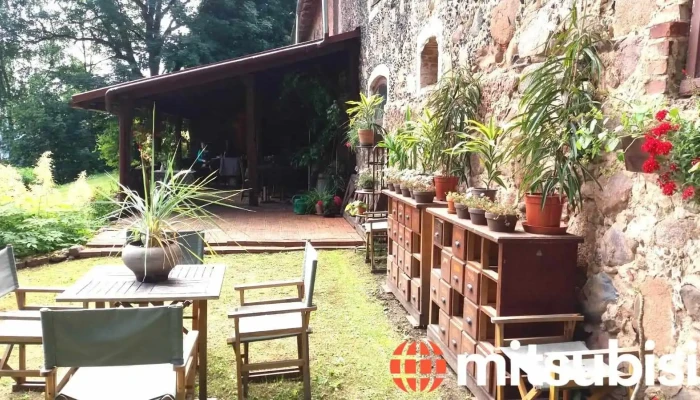 Divi Torni   Salons Kafejnica Un Darzs Atmosfera - Cesvaine